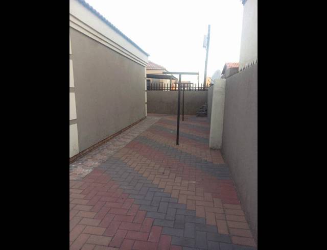 3 BEDROOM HOUSE FOR SALE IN ROODEKOP